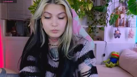 Snapshot of jelyaa chatting on 8, 9, 2025 Jelya online show from 8, 9, 2025