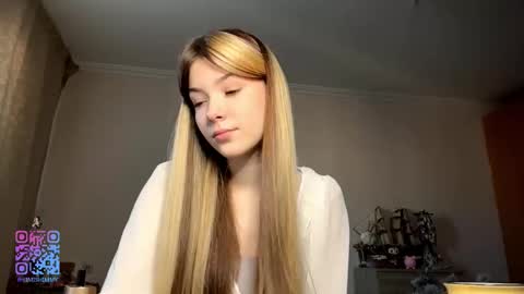 Snapshot of jenisegluckman chatting on 4, 2, 2026 Hey EveryoneIm Kimi Glad to see you in my room We almost hit 10 Thumb up in one day online show from 4, 2, 2026