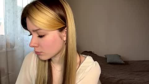 Hey EveryoneIm Kimi  Glad to see you in my room We almost hit 10 Thumb up in one day   online show from 18, 2, 2026