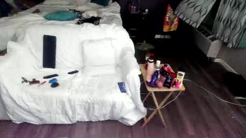 Jenna Cross online show from 8, 1, 2026