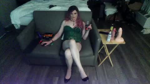 Jenna Cross online show from 25, 6, 2026