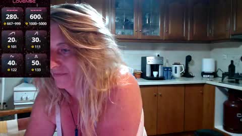 Snapshot of jennadeluxe chatting on 17, 11, 2025 Jenna online show from 17, 11, 2025