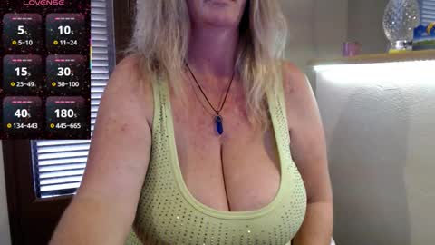 Snapshot of jennadeluxe chatting on 19, 11, 2025 Jenna online show from 19, 11, 2025
