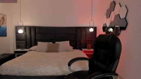 Snapshot of jennaolson chatting on 8, 4, 2026 Jenna Olson online show from 8, 4, 2026