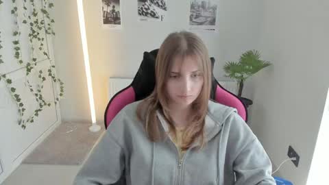 Snapshot of jenniestar chatting on 25, 4, 2026 Karla online show from 25, 4, 2026