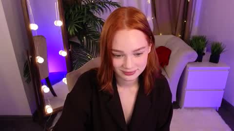 Snapshot of jennifer_shy_ chatting on 4, 10, 2025 Jennifer online show from 4, 10, 2025