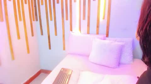 Jennifer vega  online show from 15, 9, 2025