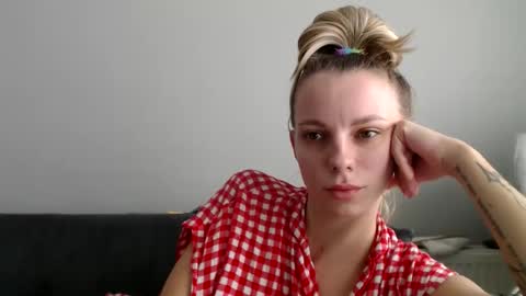 Snapshot of jennyfrost chatting on 11, 11, 2025 jennyfrost online show from 11, 11, 2025