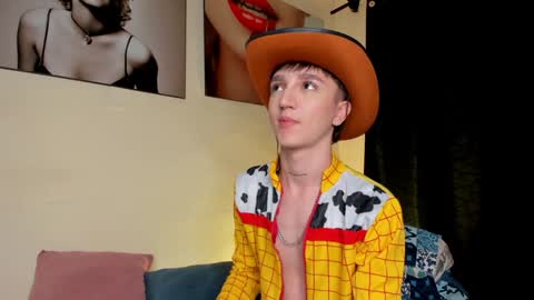 jero independent model online show from 15, 1, 2025