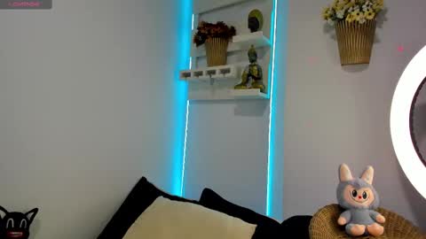 jero independent model online show from 7, 11, 2025