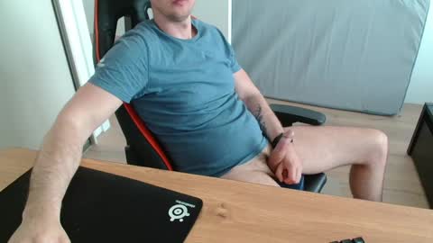 Snapshot of jerklove1006 chatting on 12, 4, 2026 Boy likes daddies online show from 12, 4, 2026