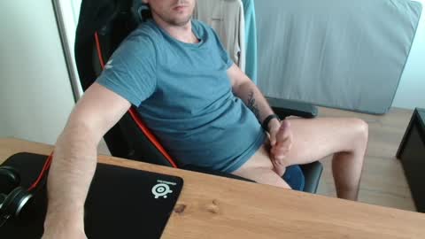 Snapshot of jerklove1006 chatting on 16, 4, 2026 Boy likes daddies online show from 16, 4, 2026