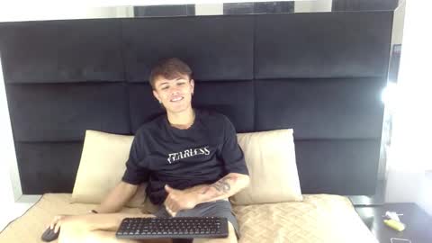 Snapshot of jerom_xx chatting on 9, 10, 2025 Jerom xx online show from 9, 10, 2025