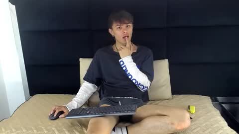 Snapshot of jerom_xx chatting on 18, 10, 2025 Jerom xx online show from 18, 10, 2025