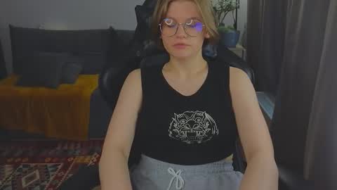 Snapshot of jess0e9 chatting on 15, 10, 2025  JessieVibes online show from 15, 10, 2025