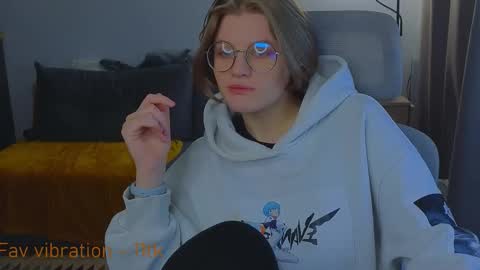 Snapshot of jess0e9 chatting on 18, 10, 2025  JessieVibes online show from 18, 10, 2025