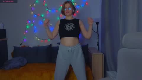 Snapshot of jess0e9 chatting on 28, 10, 2025  JessieVibes online show from 28, 10, 2025