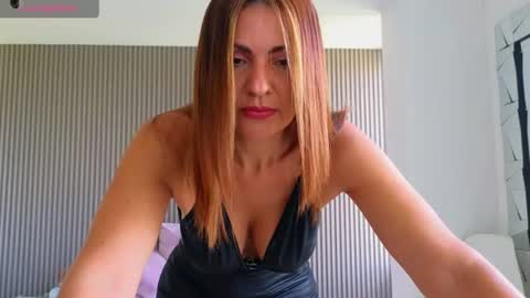bella  adams online show from 18, 6, 2026