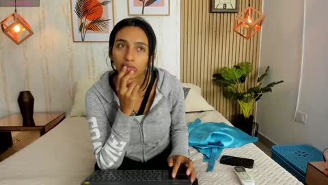 Jessica Pethersson  online show from 28, 12, 2024