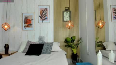 Jessica Pethersson  online show from 30, 12, 2024