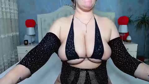 Snapshot of jessicalove20 chatting on 8, 3, 2025 single mommy online show from 8, 3, 2025