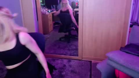 Snapshot of jessiessicaxx chatting on 4, 1, 2025 Jessiessicaxx online show from 4, 1, 2025