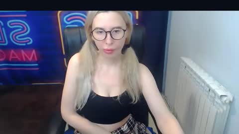 Snapshot of jessikaalba chatting on 6, 1, 2025 Victoria online show from 6, 1, 2025