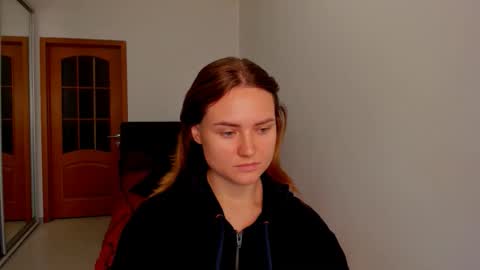 Snapshot of jessy_lil chatting on 15, 11, 2025 Polina online show from 15, 11, 2025