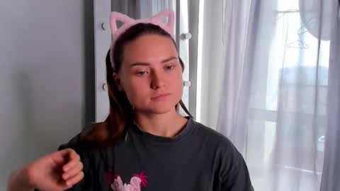 Snapshot of jessy_lil chatting on 17, 11, 2025 Polina online show from 17, 11, 2025