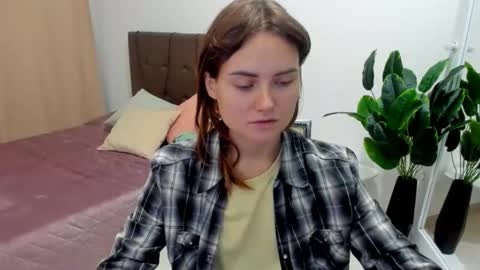 Snapshot of jessy_lil chatting on 5, 12, 2025 Polina online show from 5, 12, 2025
