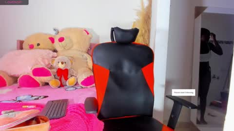 Snapshot of jessyleinner chatting on 4, 10, 2025 Jessy online show from 4, 10, 2025