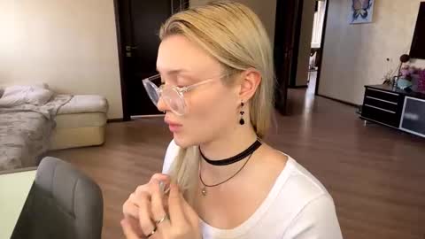 Snapshot of jettanicolay chatting on 19, 3, 2026 I am Gina ntmu Lets hit 10 Thumbs Up together online show from 19, 3, 2026