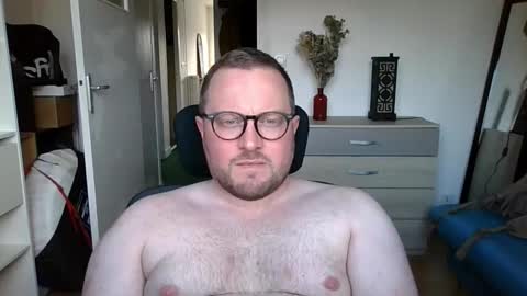 Snapshot of jeuneloup92 chatting on 25, 9, 2025 jeuneloup92 online show from 25, 9, 2025