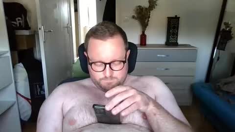 Snapshot of jeuneloup92 chatting on 8, 10, 2025 jeuneloup92 online show from 8, 10, 2025