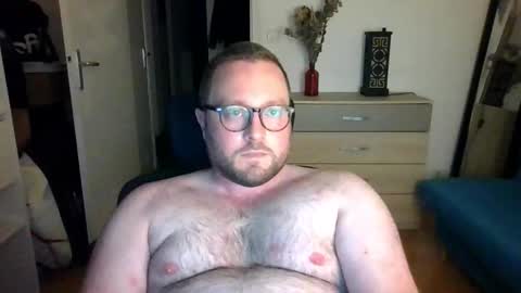 Snapshot of jeuneloup92 chatting on 23, 10, 2025 jeuneloup92 online show from 23, 10, 2025