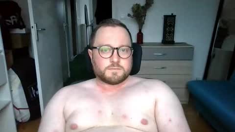 Snapshot of jeuneloup92 chatting on 28, 10, 2025 jeuneloup92 online show from 28, 10, 2025