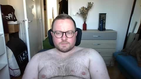 jeuneloup92 online show from 30, 11, 2025