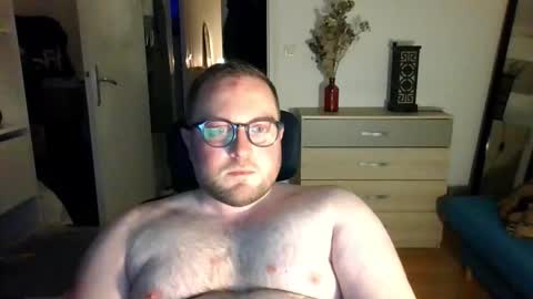 jeuneloup92 online show from 16, 3, 2026