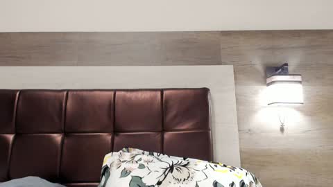 Jewel  no nude  online show from 13, 1, 2025