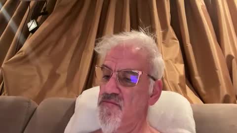 Snapshot of jewlronny chatting on 5, 1, 2026 jewlronny online show from 5, 1, 2026