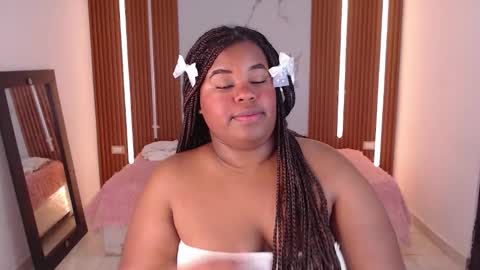 Snapshot of jhann_ chatting on 12, 11, 2025 Jahnniela online show from 12, 11, 2025