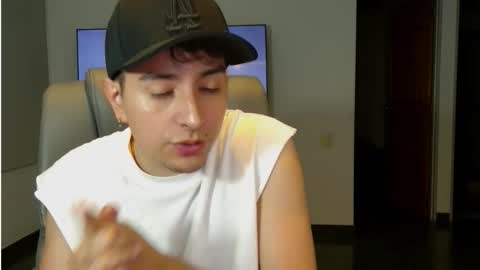 Snapshot of jhoan_saenz chatting on 8, 10, 2025 Jhoan Saenz online show from 8, 10, 2025