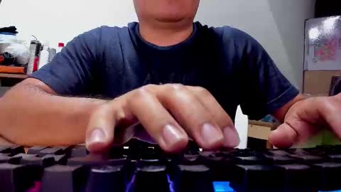 Snapshot of jhonatan_morales_s chatting on 18, 10, 2025 jhonatan_morales_s online show from 18, 10, 2025