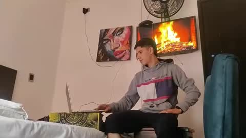 Snapshot of jhongrey2 chatting on 4, 1, 2025 jhon online show from 4, 1, 2025