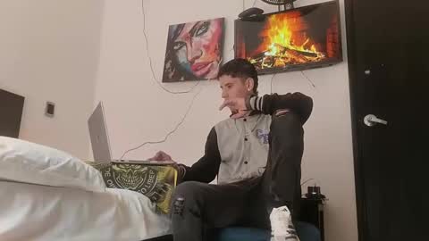 Snapshot of jhongrey2 chatting on 5, 1, 2025 jhon online show from 5, 1, 2025