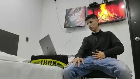 Snapshot of jhongrey2 chatting on 2, 2, 2025 jhon online show from 2, 2, 2025