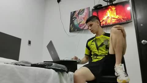 Snapshot of jhongrey2 chatting on 2, 2, 2025 jhon online show from 2, 2, 2025