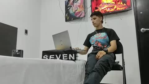 Snapshot of jhongrey2 chatting on 1, 3, 2025 jhon online show from 1, 3, 2025