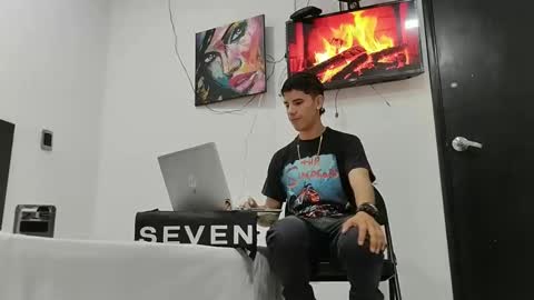 Snapshot of jhongrey2 chatting on 1, 3, 2025 jhon online show from 1, 3, 2025