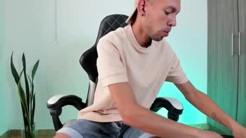 Snapshot of jhors_silv chatting on 5, 10, 2025 Jhors online show from 5, 10, 2025